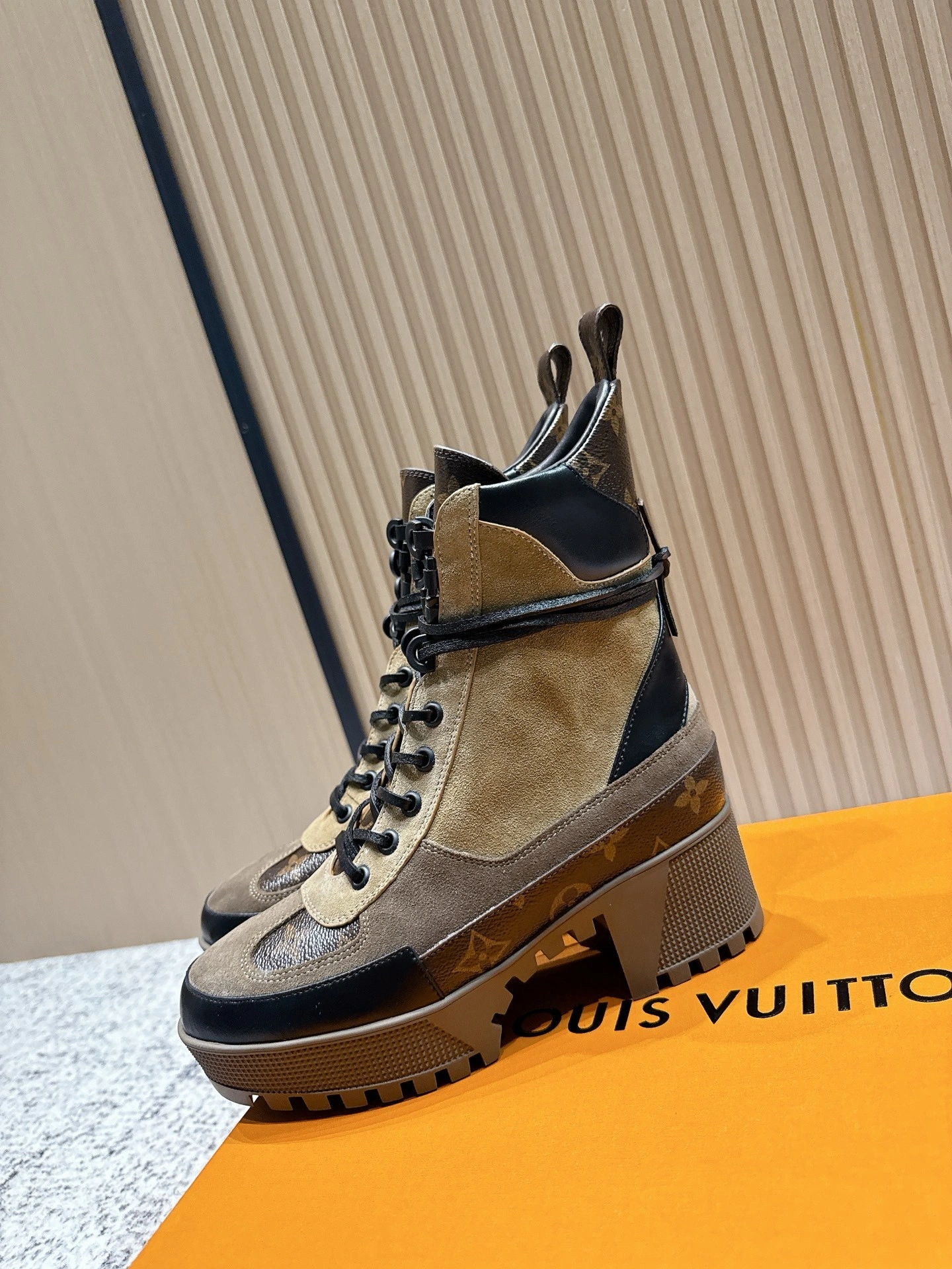 COCO-- 8V 1A524D cowhide Heel height ：7cm Waterproof：3.5cm item:E-X362J2911